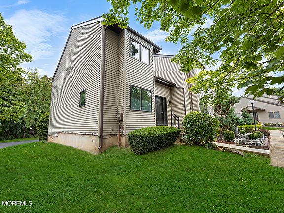 2nd image of 4 Belaire Court #4