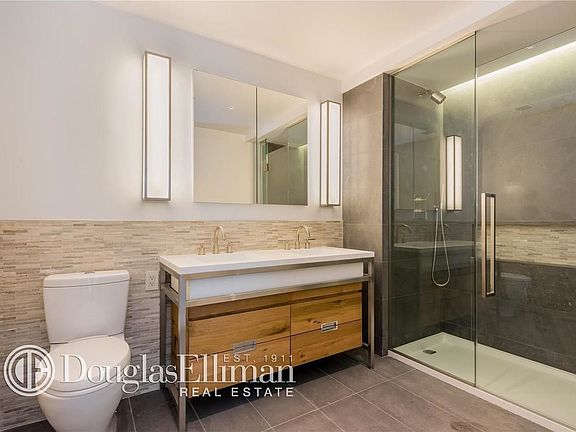 5th image of 211 E 13th St #5C
