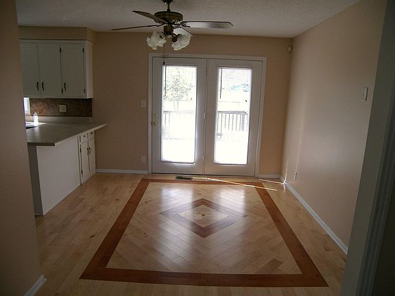 4th image of 1003 Foxmoor Dr
