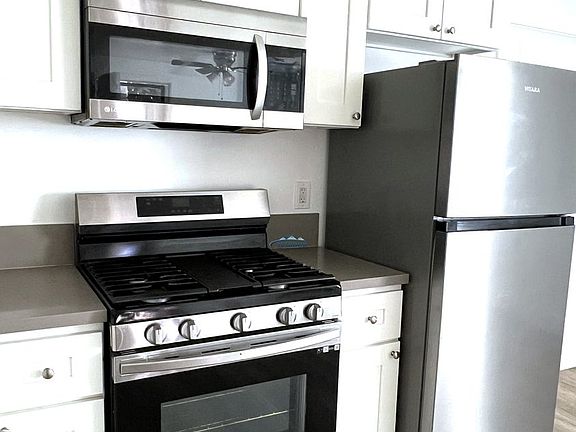 5th image of 1115 E 75th St #11175