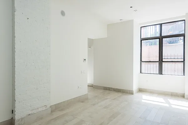 Rented by Nooklyn NYC LLC | media 76