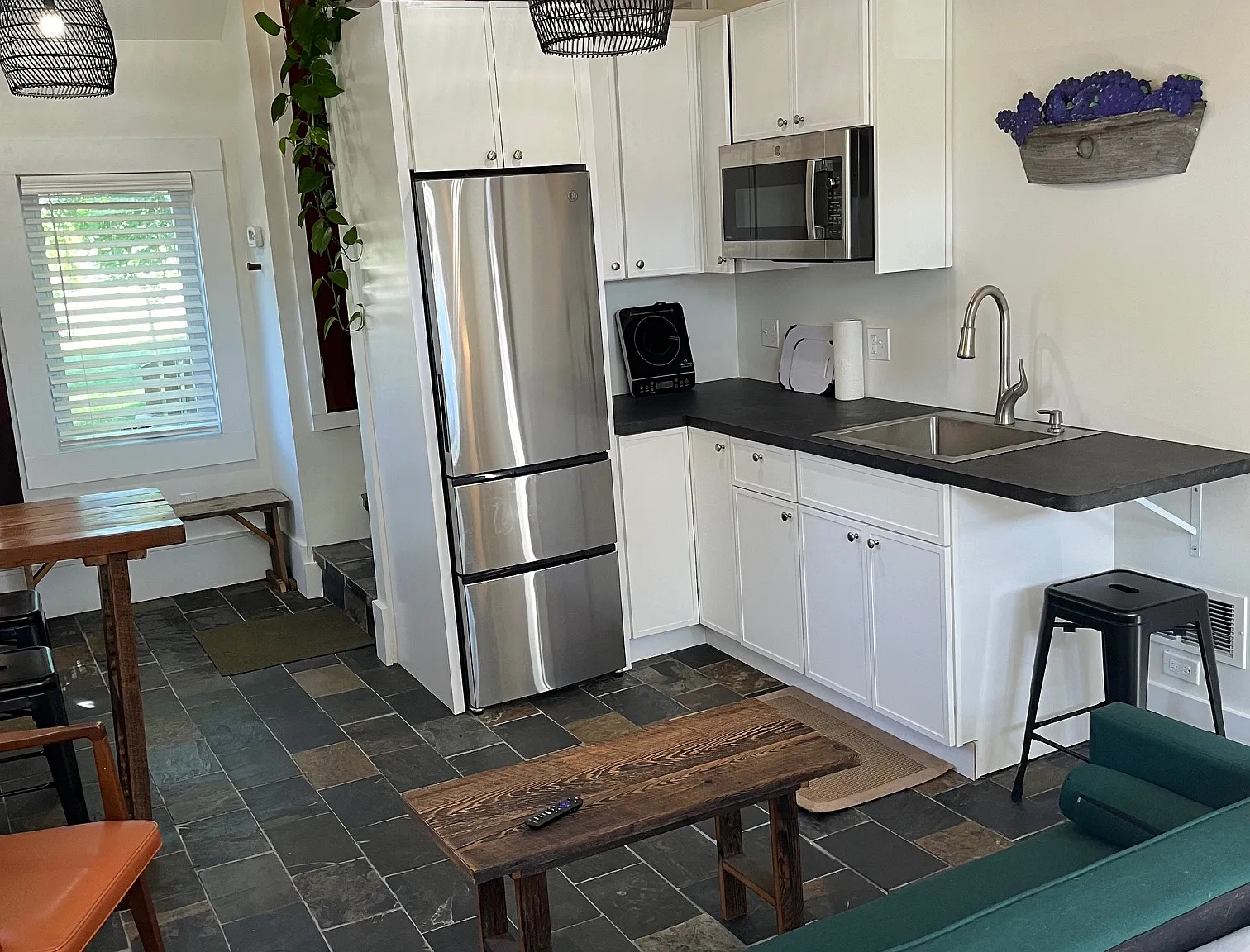 Studio, 400 sqft, $950 — Photo 4