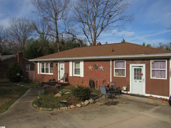 9 Pembroke Ln, Taylors, SC 29687