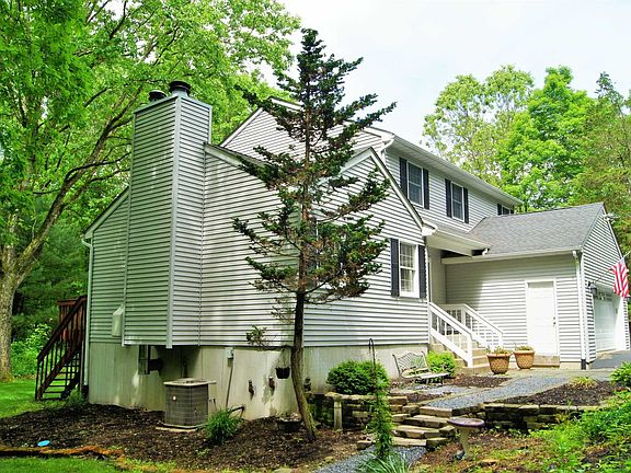 3rd image of 81 Connelly Dr