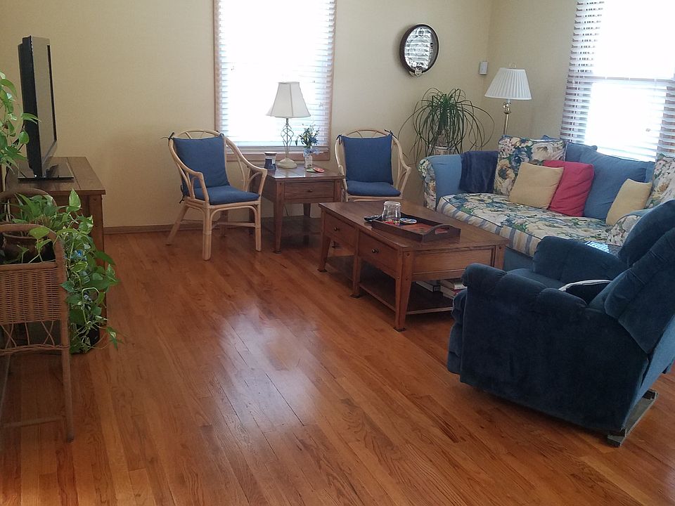 Spacious living room