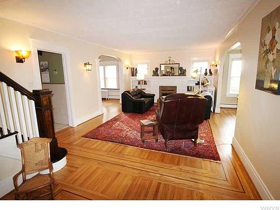 3rd image of 128 Niagara Falls Blvd