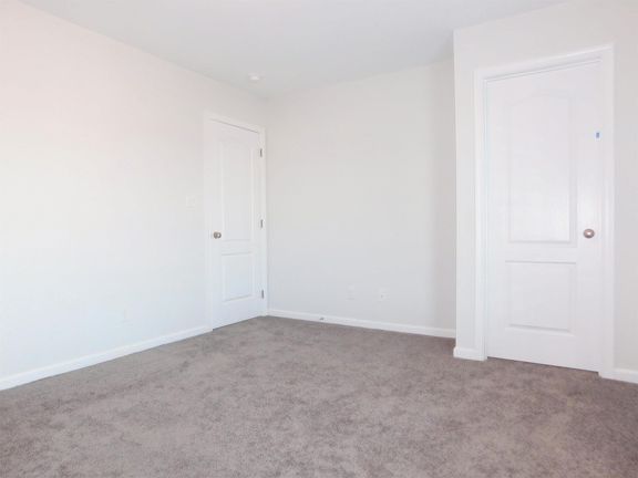 4th image of 37 Squire Cir #1