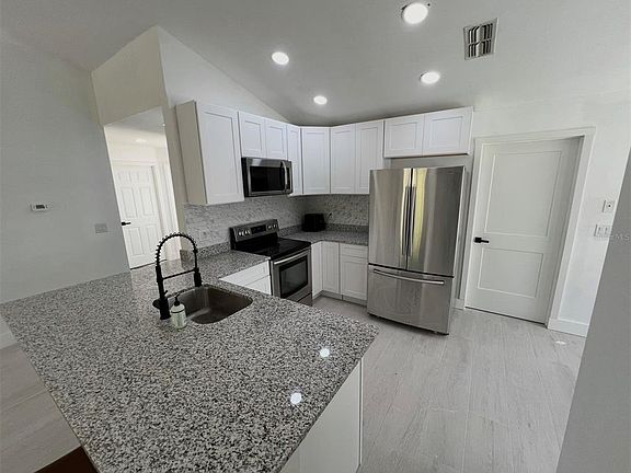 3rd image of 12824 DUNHILL DRIVE