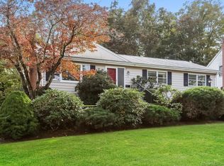 3 Lovelace Dr, West Hartford, CT 06117