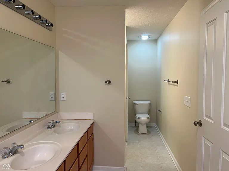 3522 Golden Gate Dr N — Photo 28