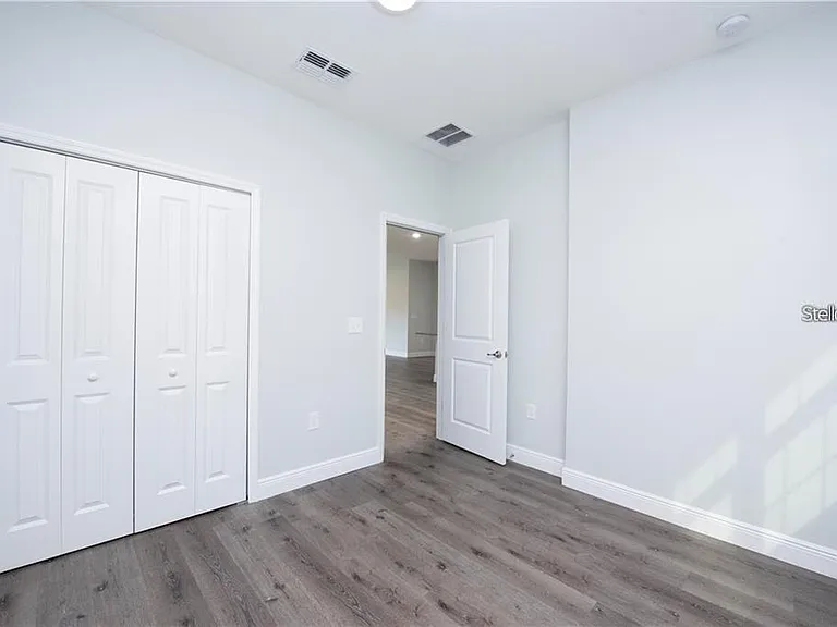 574 Geraldine Dr — Photo 6