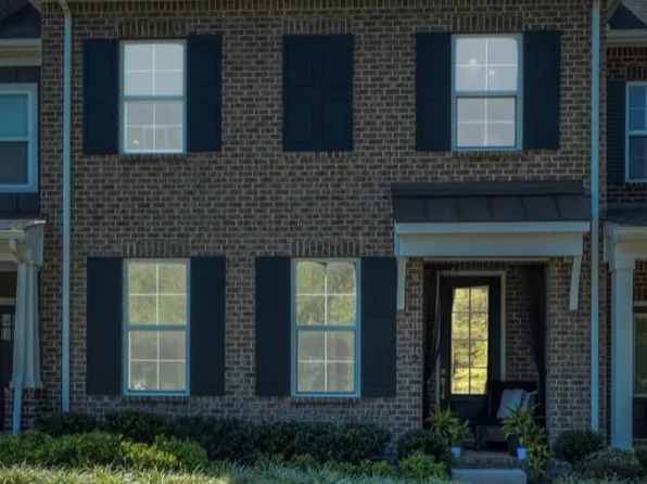 1727 Old Drakes Creek Rd, Hendersonville, TN 37075