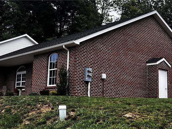 3rd image of 101 Aiden Ln