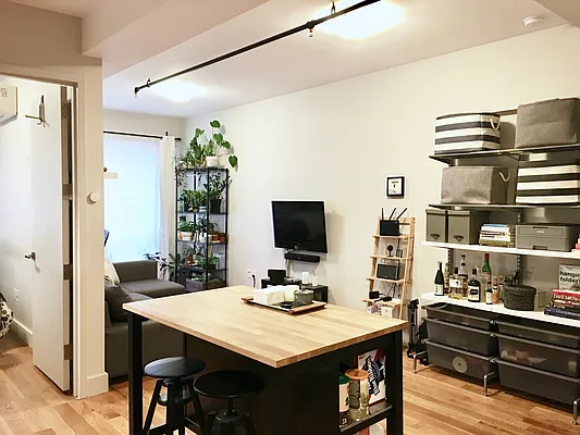 Rented by City Vista Inc | media 44