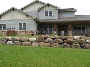 2300 Surrey Ln, Baraboo, WI 53913