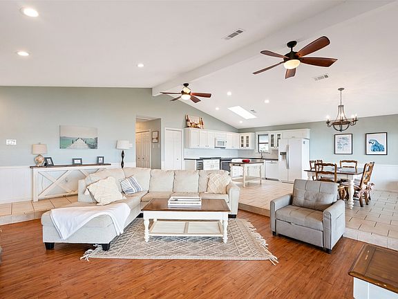3rd image of 124 Harbor Dr