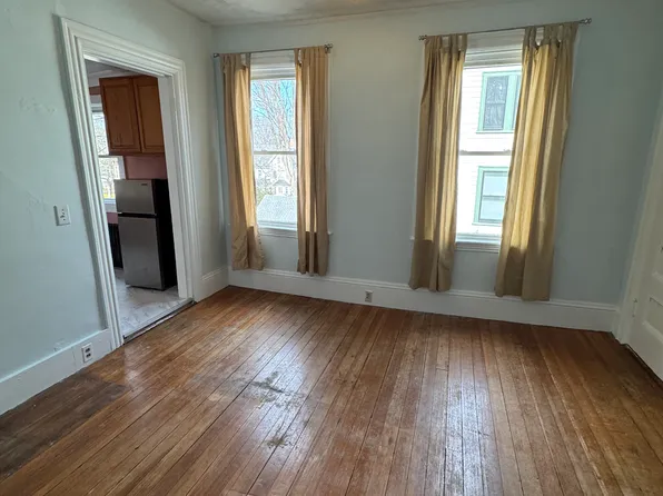 129 Grasmere St #2R, Newton, MA 02458