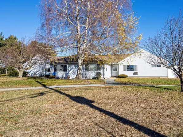 82 Mitchell Dr Unit 82, Chicopee, MA 01022