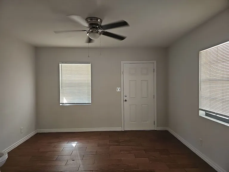 3448 Inwood Cir E — Photo 5