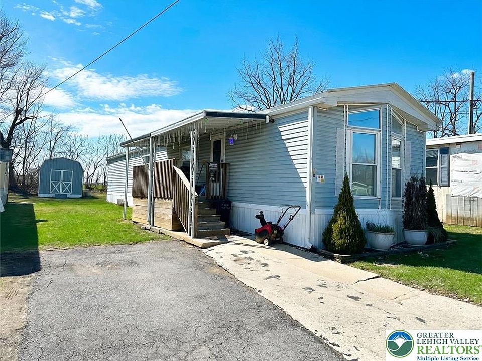 1st image of 10 Roth Ave