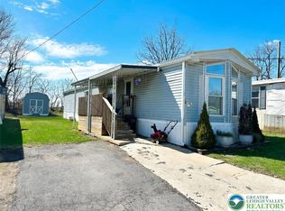10 Roth Ave, Mertztown, PA 19539