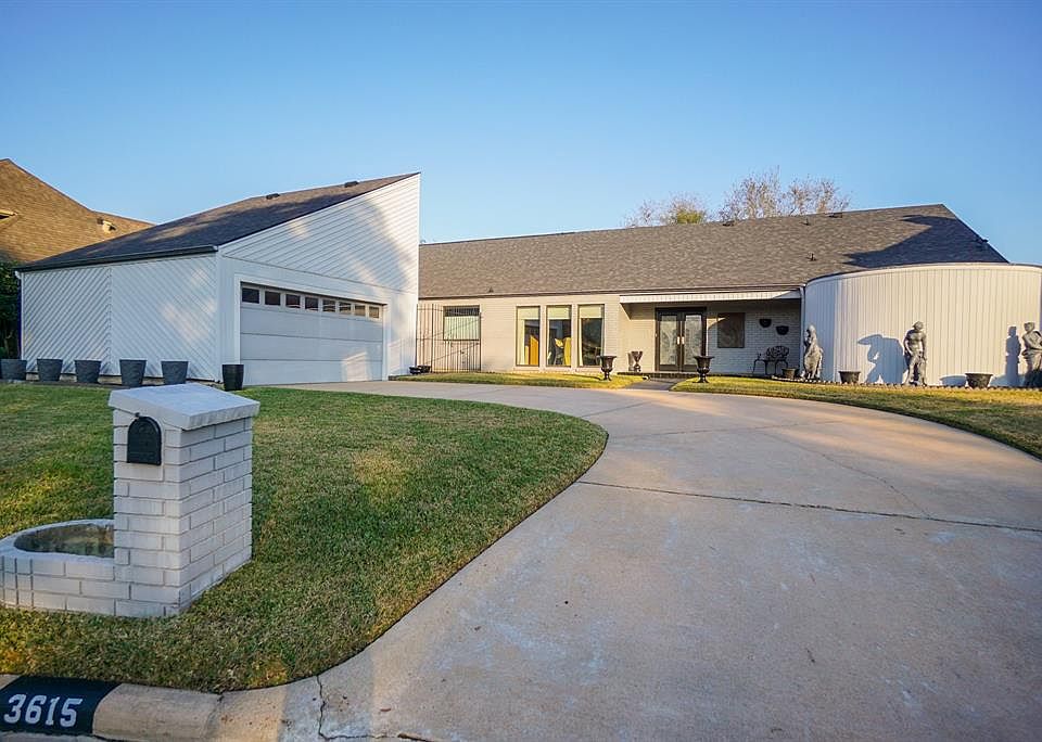 Very well maintained 1 story home on cul-de-sac in Quail Valley. Long driveway for extra off street parking too