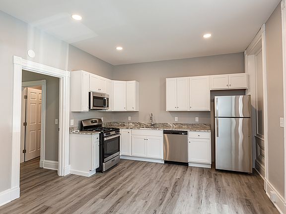 3rd image of 218 W King St #11301613