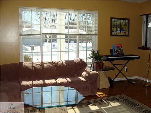 4th image of 1104 E Ramblewood Dr