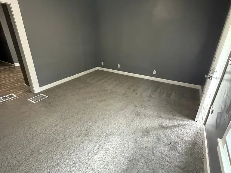 1301 Lillian Ave — Photo 3