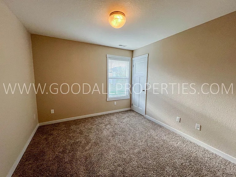 1903 SE Clover Ridge Dr — Photo 13