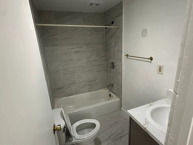 5504 S Van Ness Ave #5506 — Photo 10