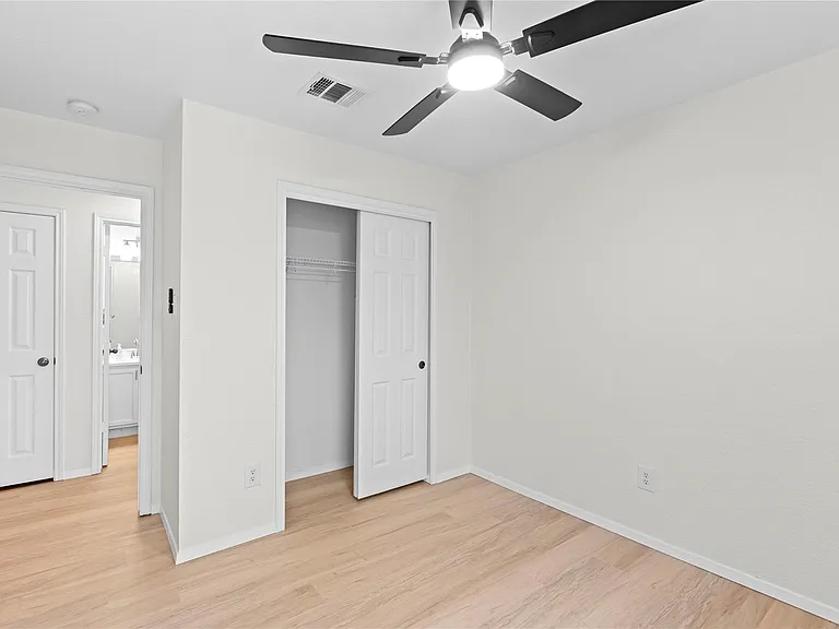 406 Covent Dr — Photo 16