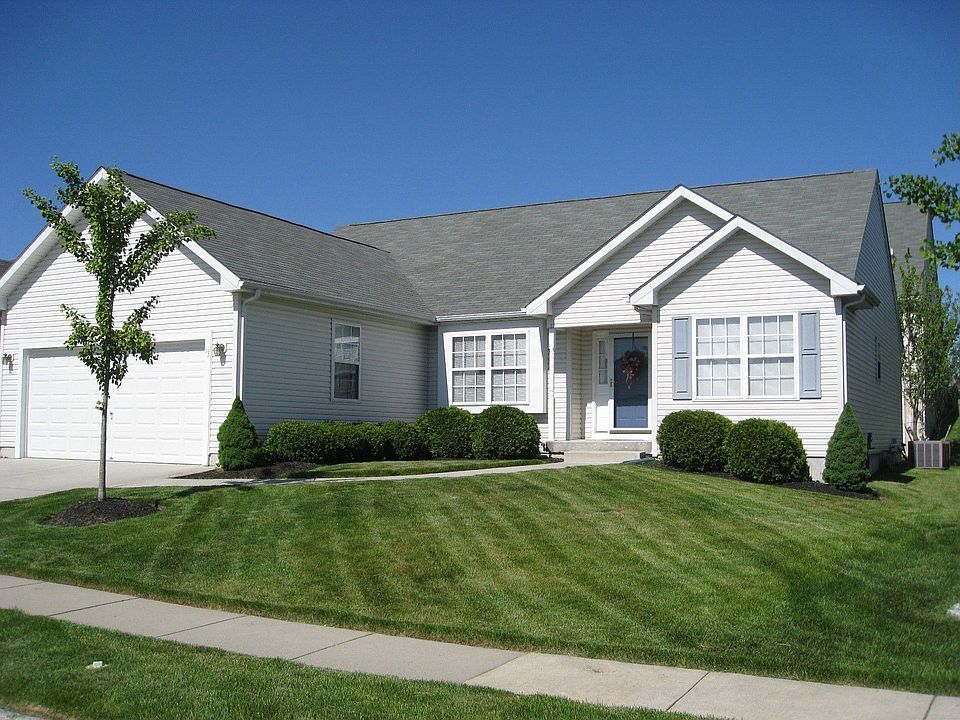 Front of home, 2 car garage