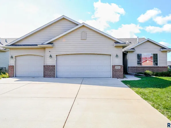 5705 W Pineridge Dr, Sioux Falls, SD 57107