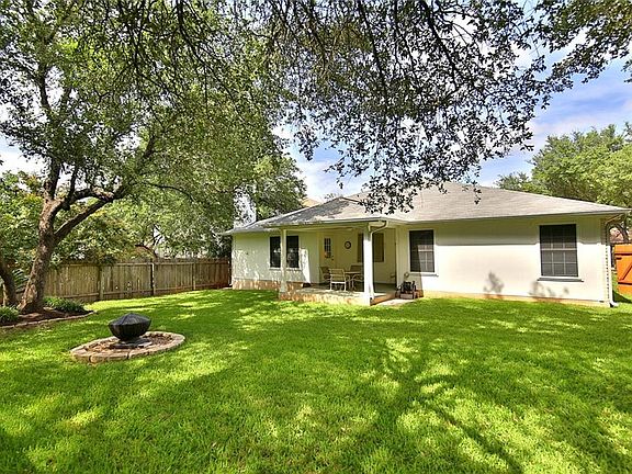 4th image of 1811 Country Squire Dr