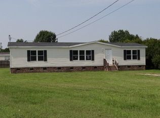 304 Pebble Dr, Lucama, NC 27851