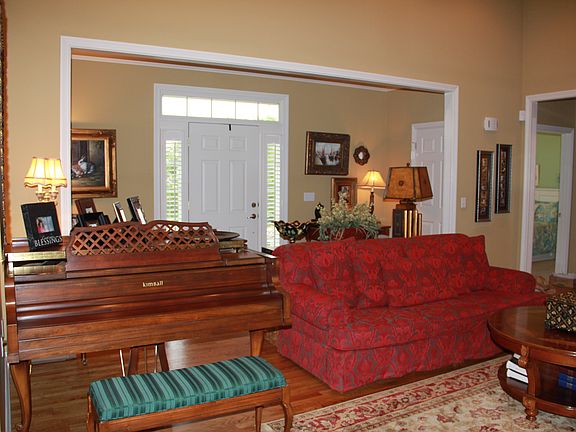 2nd image of 836 Mandarin Ave