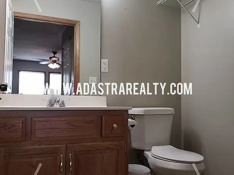 704 Meadow Ct — Photo 12