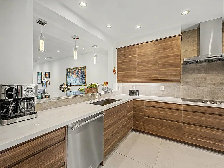 3057 E Rose Ln — Photo 3