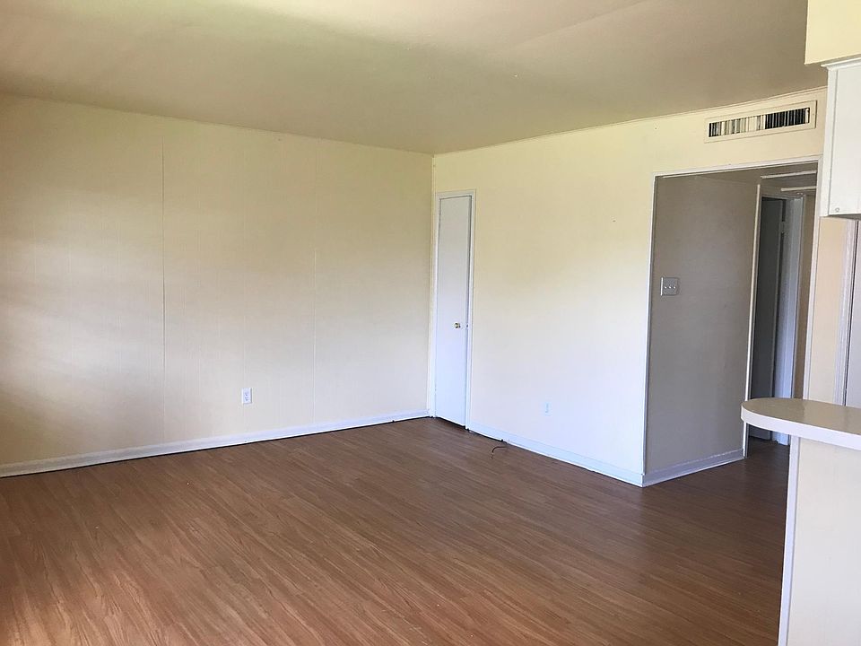 1st image of 4410 Oxford St APT 15