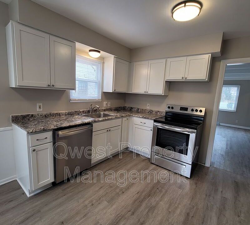 1st image of 1424 Edward Ave SE