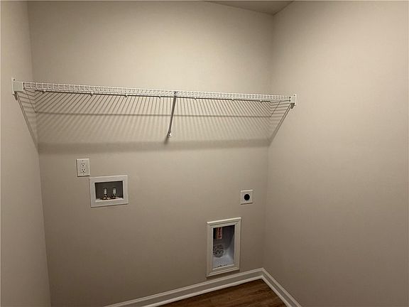 3rd image of 902 Raymond Ave