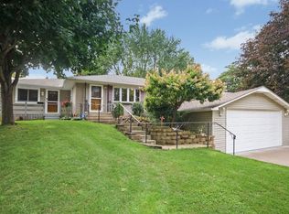 6669 5th St N, Oakdale, MN 55128