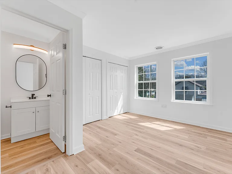 138 Putnam St — Photo 12