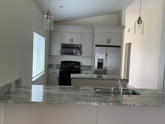 3rd image of 807 E Dr Martin Luther King Jr Blvd