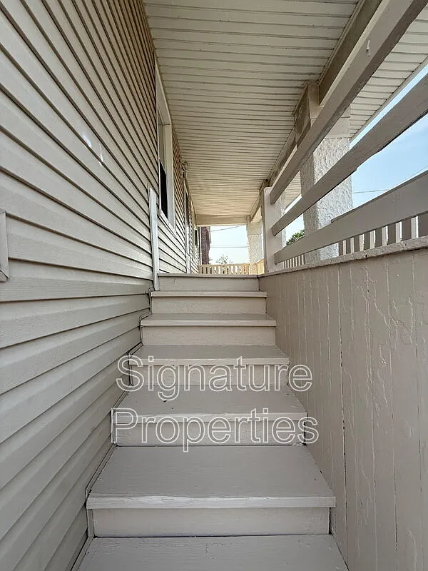 3 bed, 1.0 bath, 1300 sqft, $1,550 — Photo 3