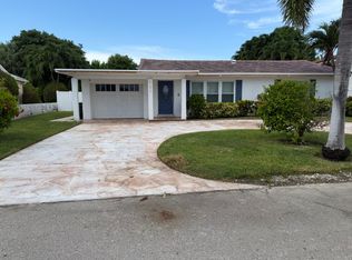 121 Tacoma Ln, Palm Beach Shores, FL 33404