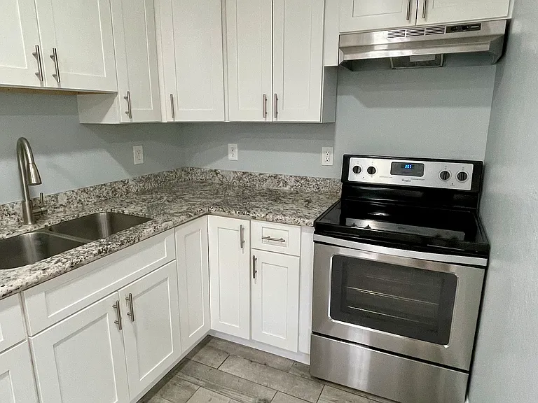 242 Edison St — Photo 6