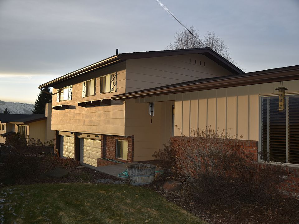 1st image of 629 13th St NE