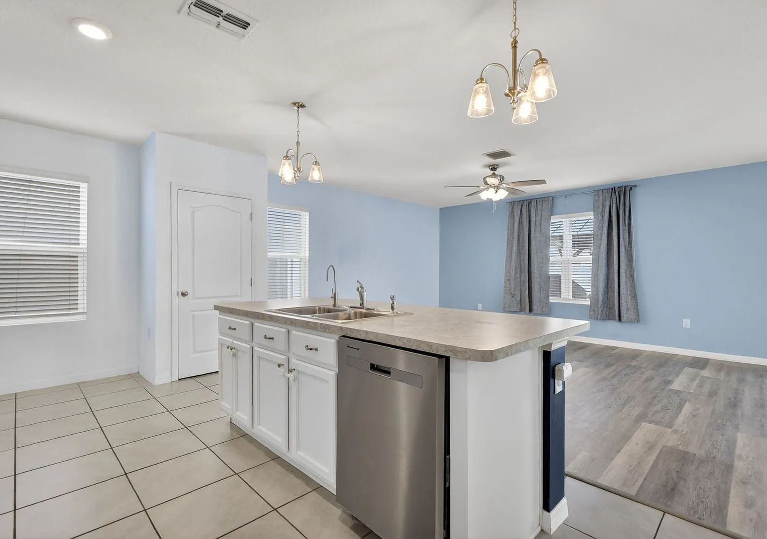 Available Now! 4BR Home in Avalon Park with Fenced Yard & Resort-Style Amenities — Photo 3